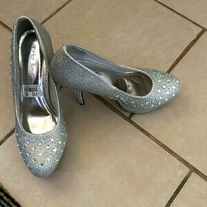 SIZE 10M Dress shoes never been wore no scratches